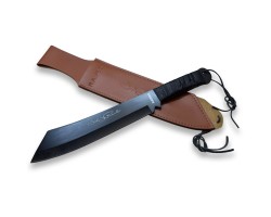 Мачете Rambo IV из одноимённого фильма – высокоуглеродистая нержавеющая сталь 440С; длина клинка 28.5 см; общая длина 42 см; ножны из эко-кожи с тиснением