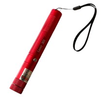 Лазерная указка Laser 303 (красный корпус)* - Особенностью данной мощной лазерной указки является регулируемый фокус, с помощью которого, при правильном расположении, можно зажечь спичку, сухую листву или кору от дерева в экстремальных условиях. №89