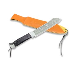 Коллекционное мачете Rambo IV из одноимённого фильма – высокоуглеродистая нержавеющая сталь 440С; длина клинка 28.5 см; общая длина 42 см; ножны из эко-кожи с тиснением №292