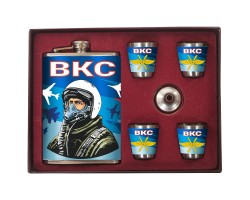 Подарочный набор ВКС с фляжкой и стопками – нержавеющая сталь 304; фляжка 260 мл (9 oz); 4 стопки по 50 мл; воронка 