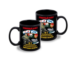 Черная керамическая кружка 61-я Киркенесская ОБрМП (250 мл, 9.5х8 см)с виниловой наклейкой