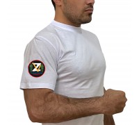 Белая футболка Z V с авторским трансфером на рукаве
