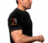 Чёрная футболка с гвардейским символом Z на рукаве