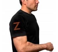 Чёрная футболка с гвардейской буквой Z на рукаве