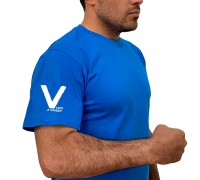 Хлопковая голубая футболка с литерой V