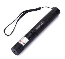 Лазерный целеуказатель Laser 303 (черный корпус, зеленый луч)* - Дальность свечения достигает 4500 м. Продолжительную автономную работу обеспечивает аккумуляторная батарея. Целеуказатель изготовлен из алюминия высокого качества№92