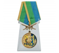 Медаль РВВДКУ с мечами на подставке