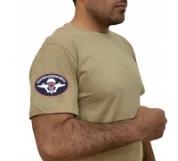Песочная футболка с термопереводкой ВДВ на рукаве