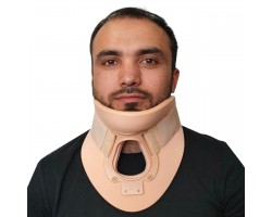 Регулируемый ортез для фиксации шейного отдела позвоночника - Показания к применению: связочные травмы, легкая и нижняя шейная деформация и растяжение связок, нестабильность шейного отдела позвоночника, остеохондроз (шейного отдела). Оснащен отверстием дл