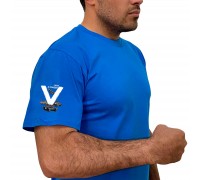 Стильная хлопковая футболка с литерой V