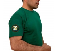 Зелёная футболка с символами ZV на рукаве