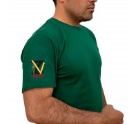 Зелёная футболка с символикой ZV на рукаве