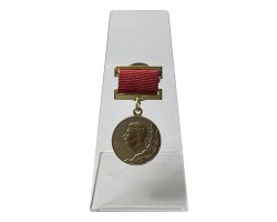 Знак Лауреата Сталинской премии I степени на подставке №751А(492)