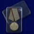 Медаль "За боевые заслуги" на подставке