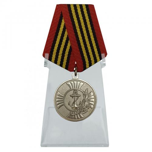 Медаль "За заслуги" на подставке