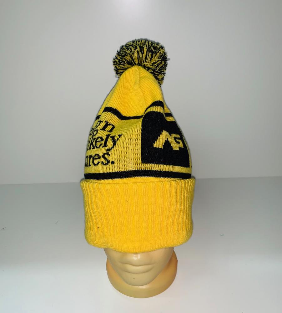 Черно желтая шапка